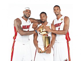 中国足彩网_张伟丽幽默回应性别议题，格斗实力与社会期待间的智慧平衡