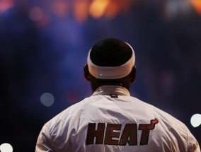 【足彩网官方网站】周五德甲焦点对决，多特蒙德主场迎战门兴，后防稳固成赛事胜负手