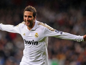 足彩网首页：泰勒·科莱克总决赛拼到袜子破洞，硬汉精神点燃NBA巅峰之战