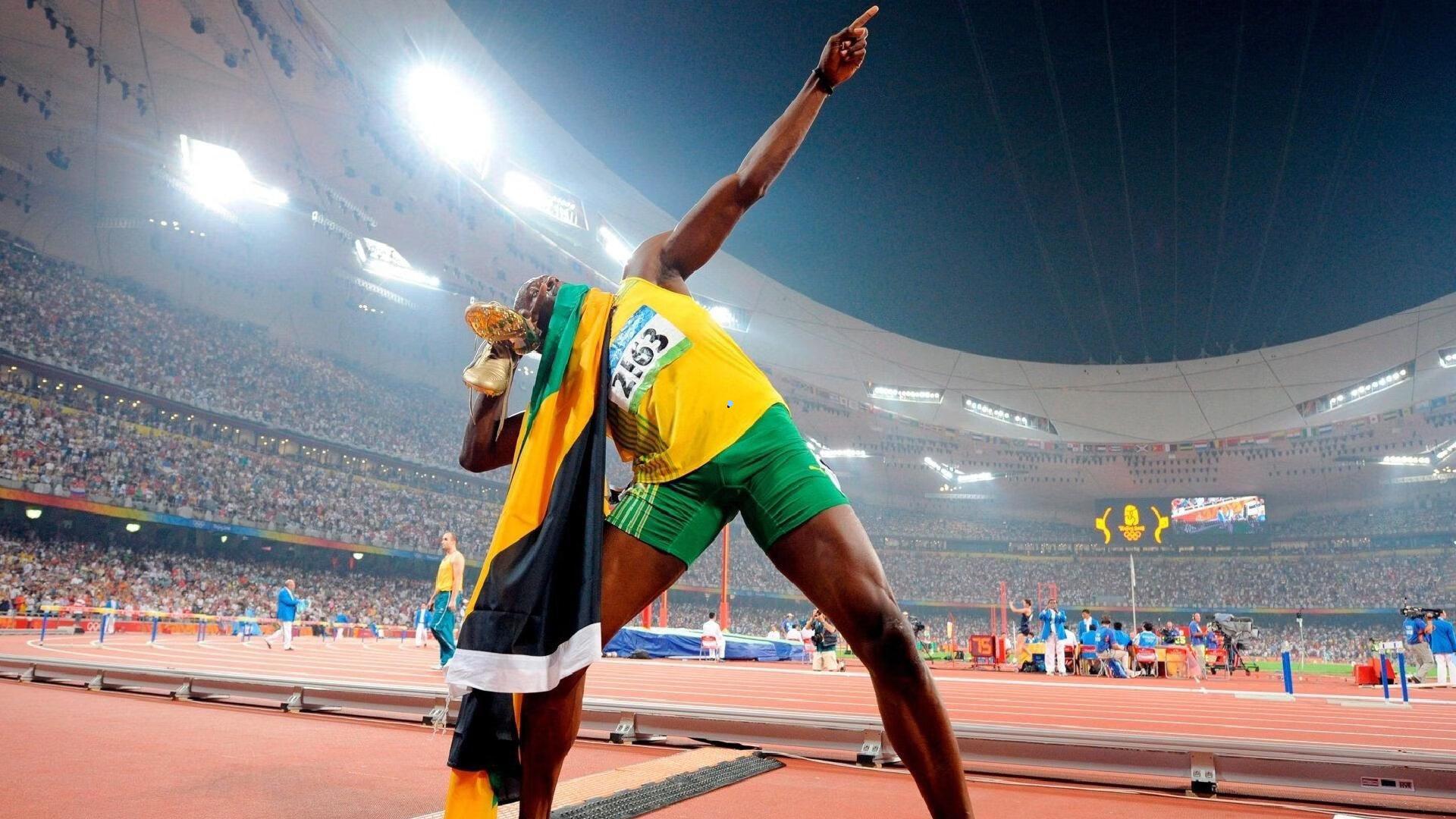 张伟丽幽默回应性别议题，格斗实力与社会期待间的智慧平衡